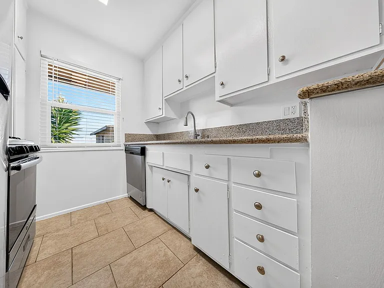 1412 W. 17th St — Photo 10