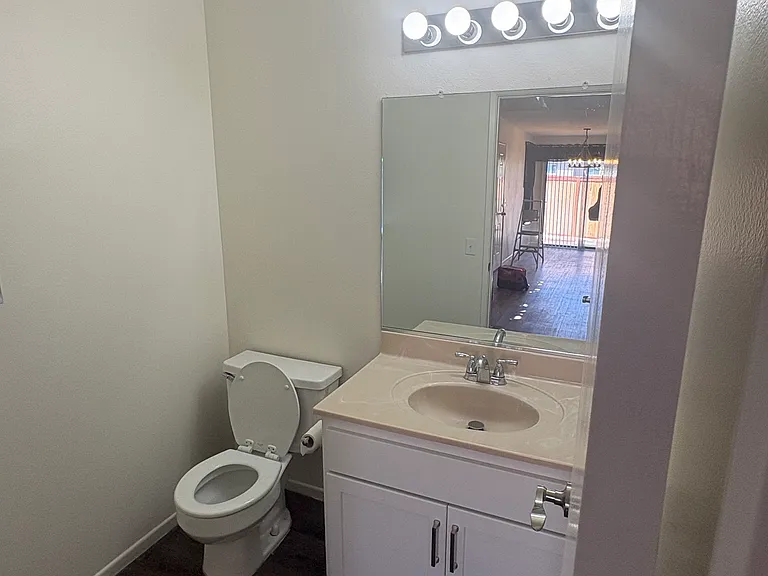 654 Woodcrest Dr #B — Photo 6
