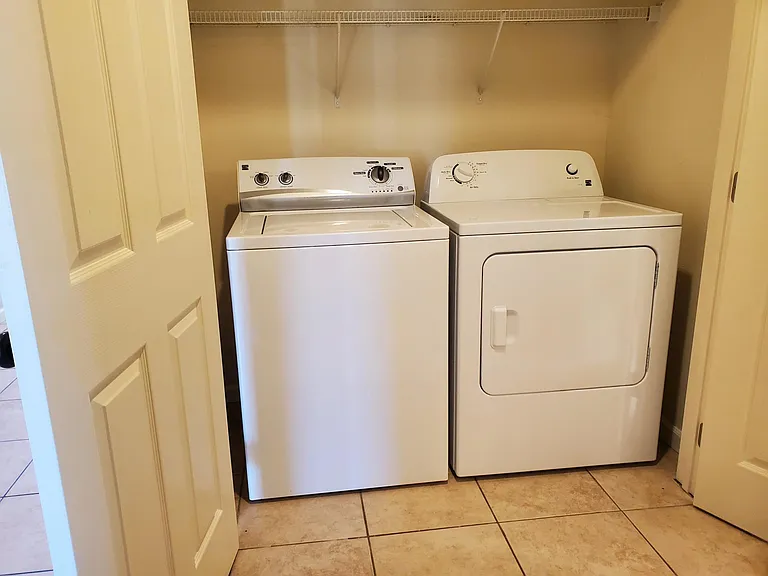 204 W Greenfield Ave — Photo 4