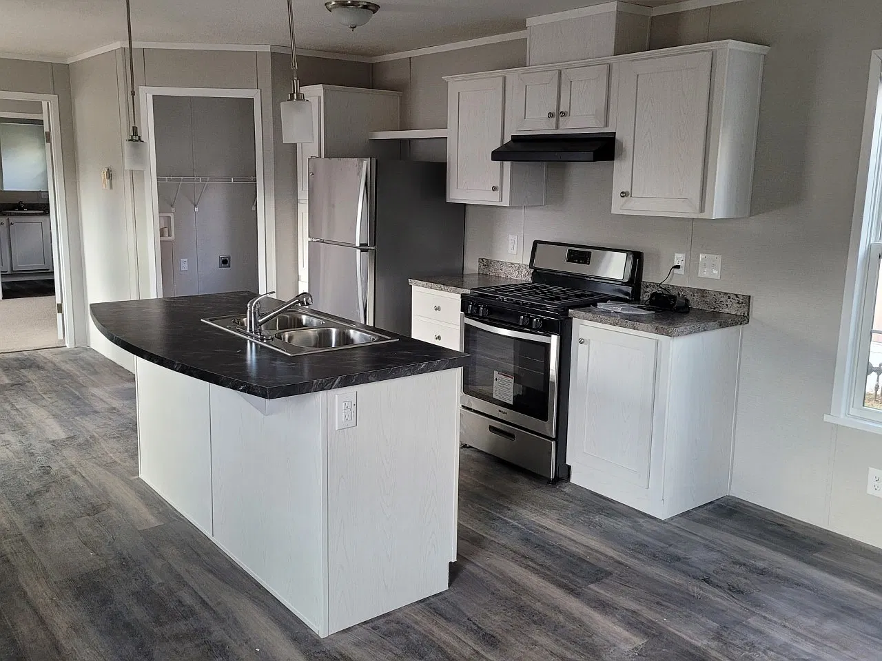 Stonecrest Manor — Photo 2
