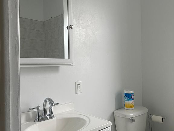 5th image of 119 Glover Ave #1