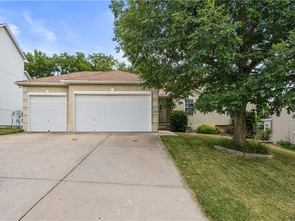 2313 S Arrowhead Ave, Independence, MO 64057