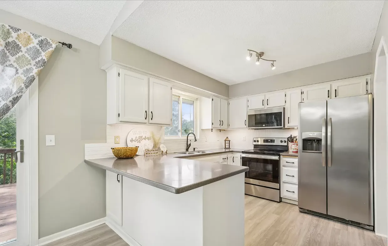 4 bed, 1896 sqft, $3,000 — Photo 4