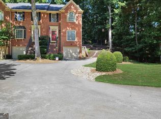 122 Weatherburne Dr, Roswell, GA 30076