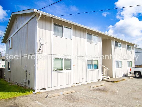 2nd image of 119 170th St E APT B