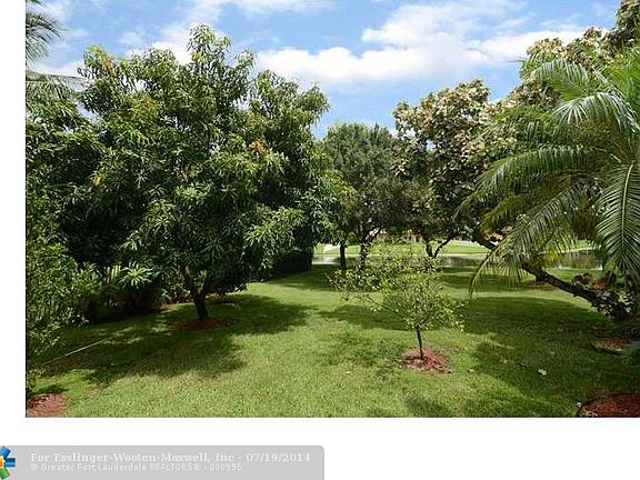 Long Lake Estates-10221 N Lake Vista Circle Davie, FL 33328