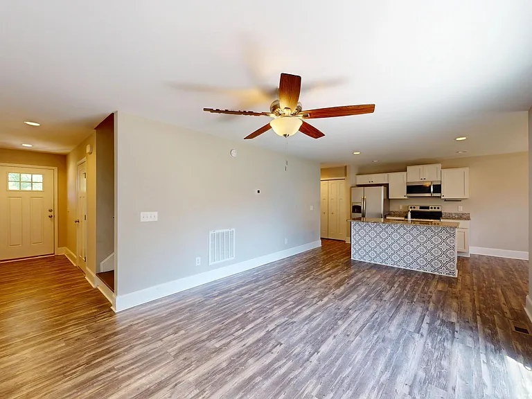 203 S Pine St — Photo 3