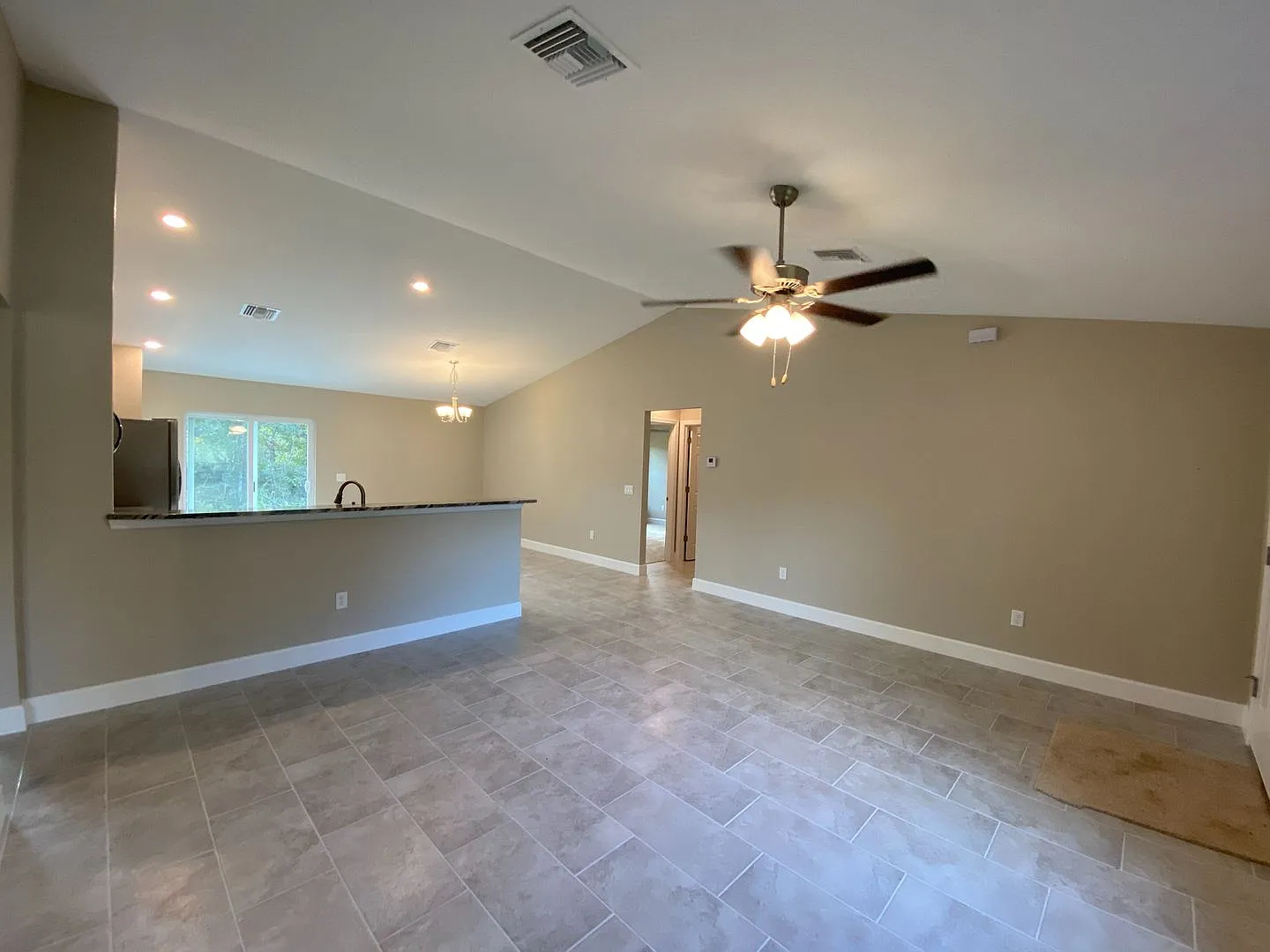 Desirable Sw Ocala Neighborhood 3/2/2 *Won't Last* — Photo 4