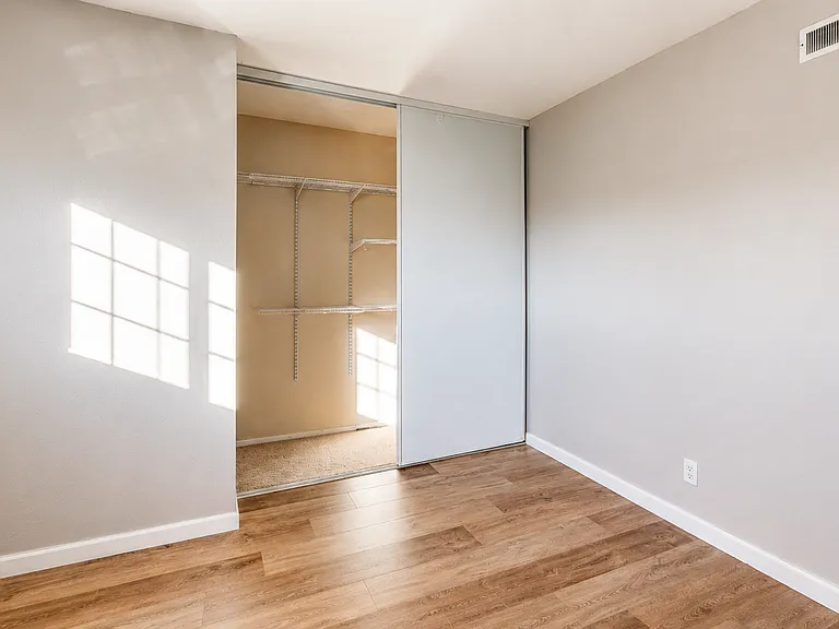 2132 Forbes Ave — Photo 42