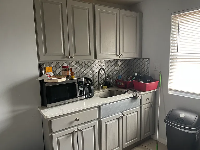 48 Dupont Pl #1 — Photo 3