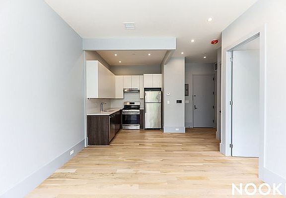 3rd image of 522 Evergreen Ave #2A