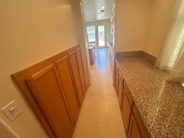499 W Saint Francis Ave — Photo 7