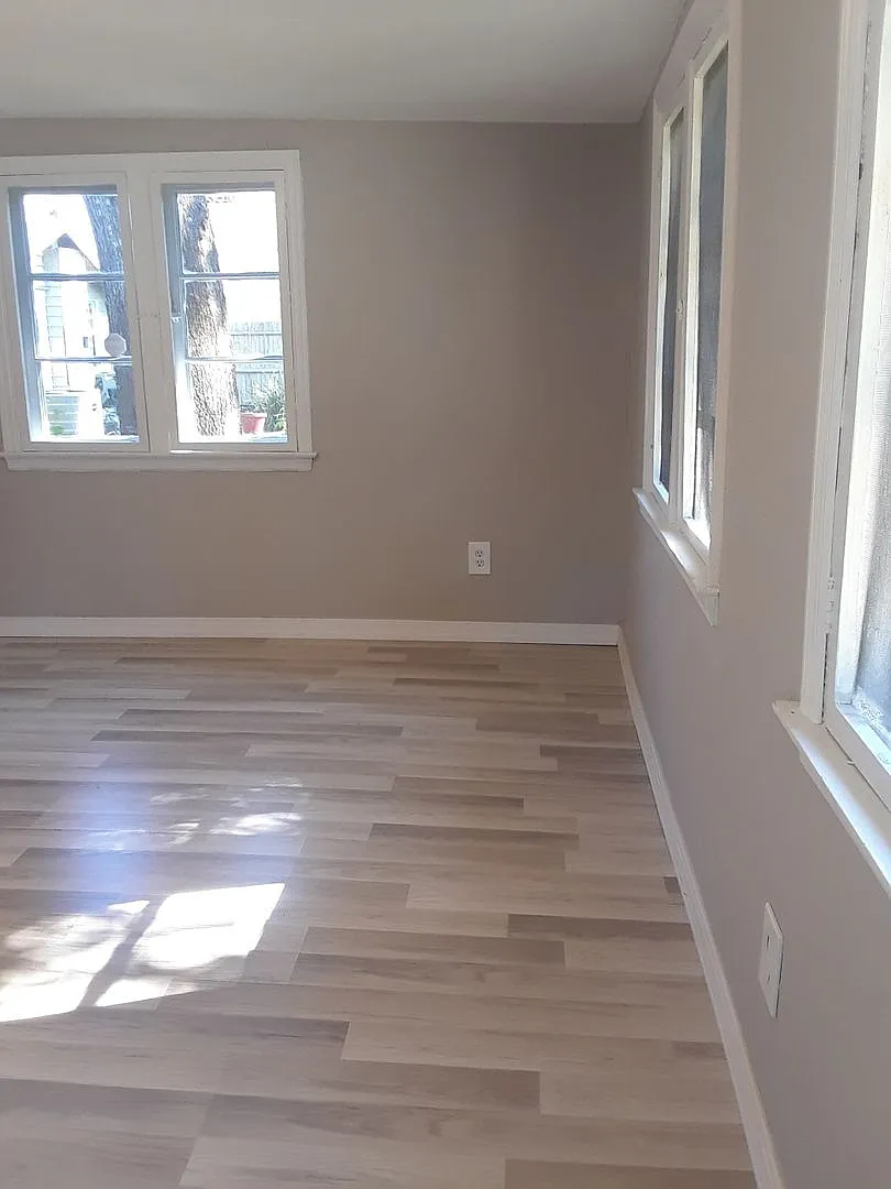 Charming 2BR/1BA Home with Garage & Screened Patio Near Downtown Orlando — Photo 4