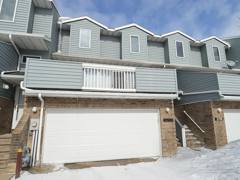 2258 Knightsbridge Ct — Photo 2