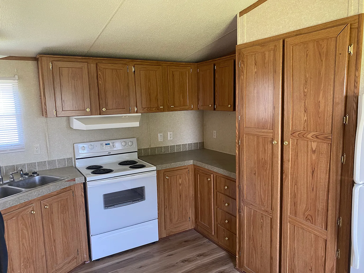 12751 Clearwater Dr — Photo 2