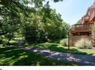 22 Rampart Dr, Chesterbrook, PA 19087