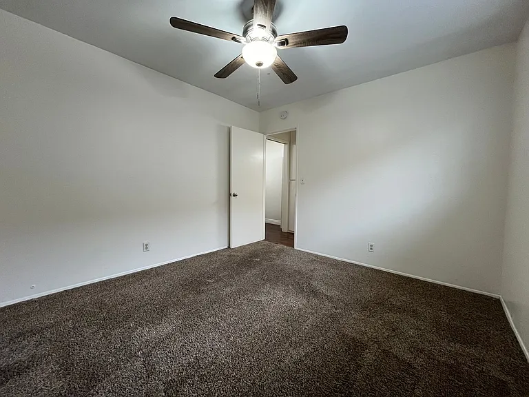 1432 Robinson Ave — Photo 8