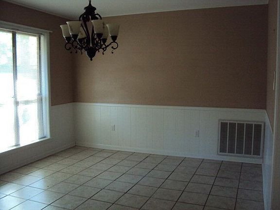 3rd image of 10 Glenview Ct