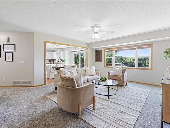 4th image of 25739 Grace Cir
