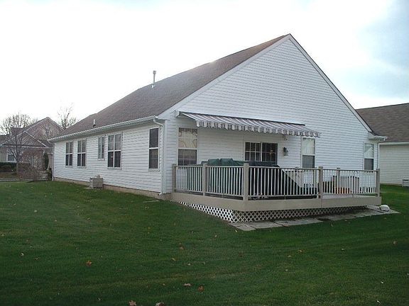 Maint-Free Deck w/Awning