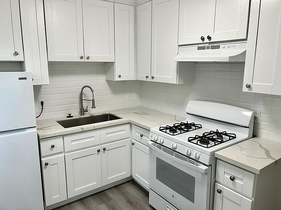 5th image of 5393 E Ocean Blvd APT 2