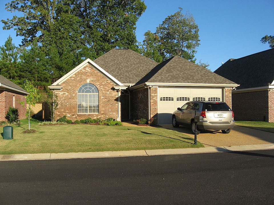 1st image of 108 Trumpet Vine Ln
