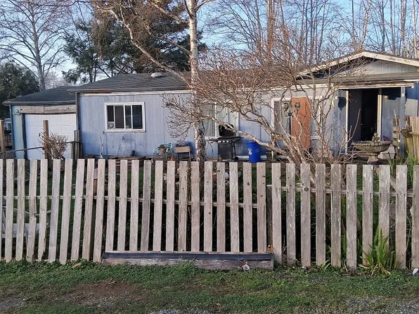 1040 Charlotte Ct, Rockaway Beach, OR 97136