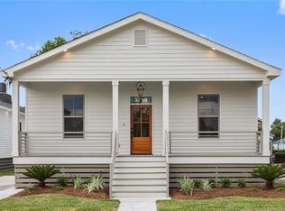 5769 Warrington Dr, New Orleans, LA 70122