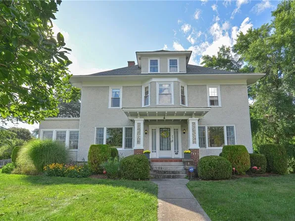 961 Mendon Rd, Woonsocket, RI 02895