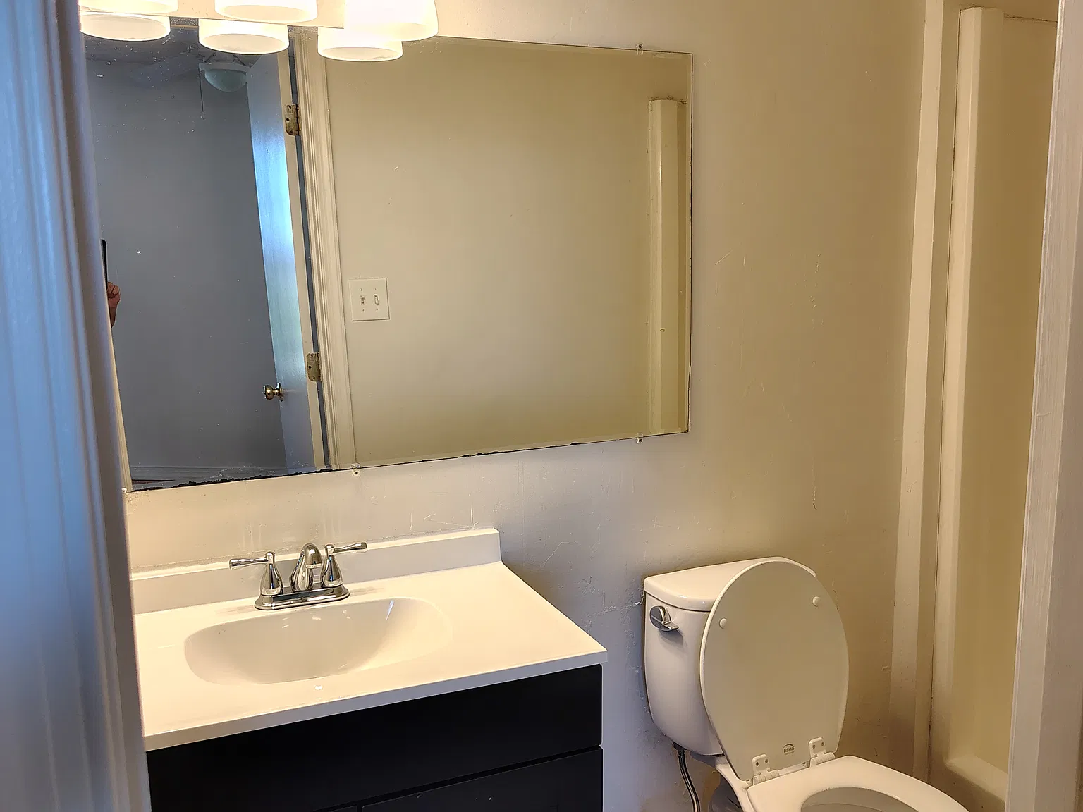 2 bed, 1040 sqft, $1,750 — Photo 4