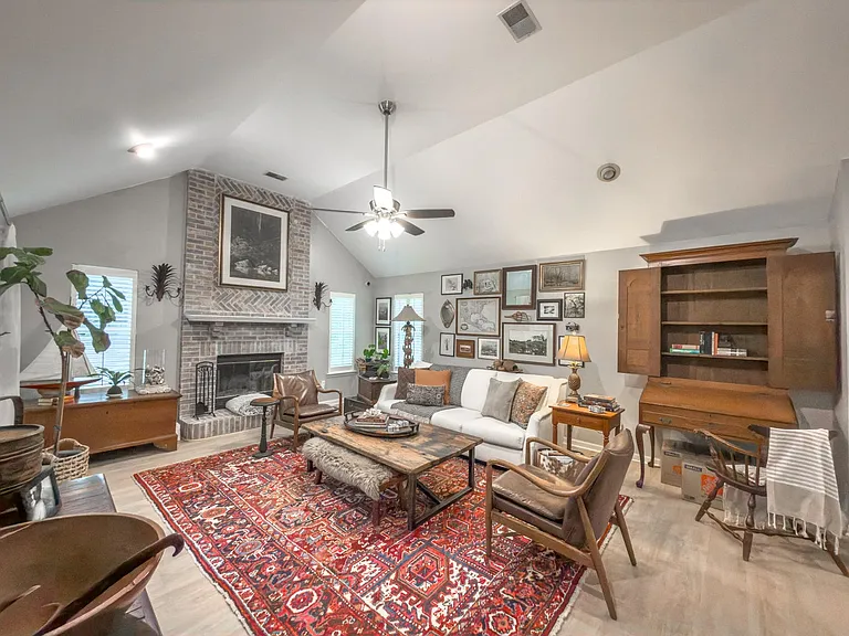 202 Gibbon Ct — Photo 16