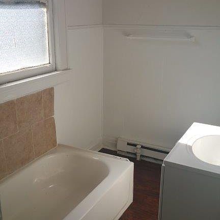 5th image of 3970-3972 Vine St #G