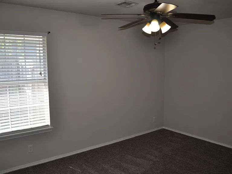 1301 W Quincy St — Photo 16