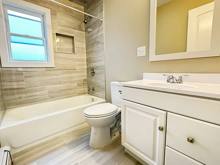 825 Dewey St #2 — Photo 6