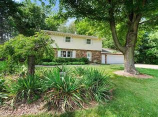 5274 S Mill Pond Rd, Rochelle, IL 61068