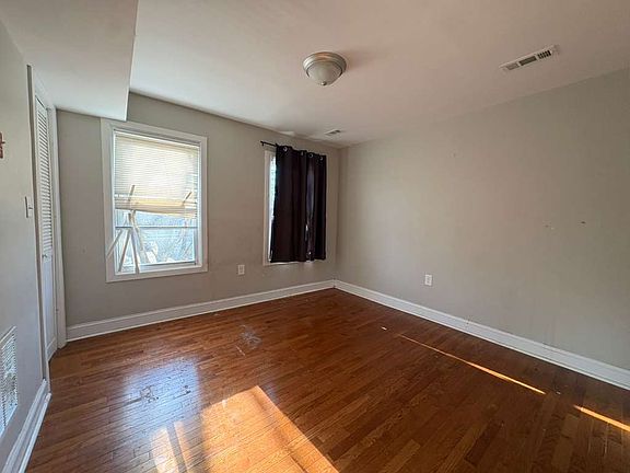 4th image of 691 Elm St #22