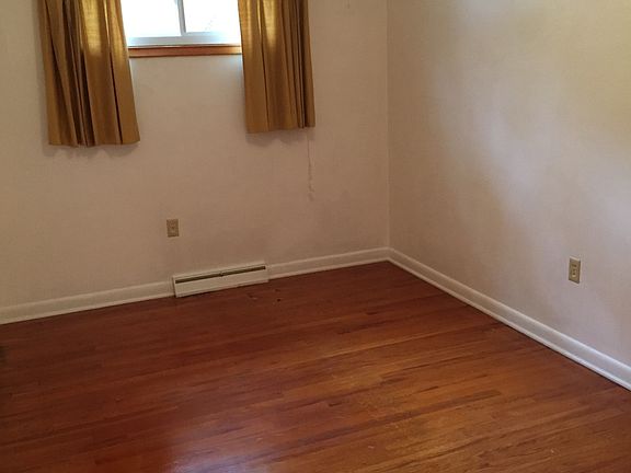 2nd image of 802 Davis Ave