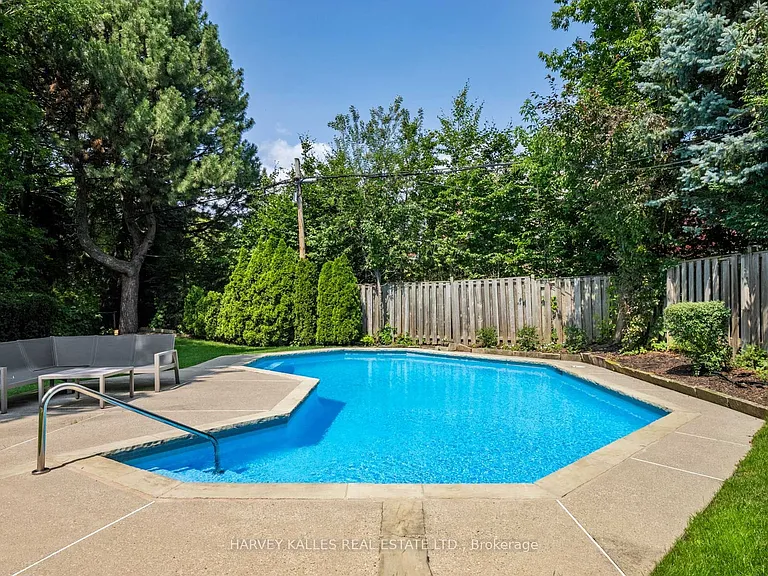 14 Dewbourne Ave — Photo 32