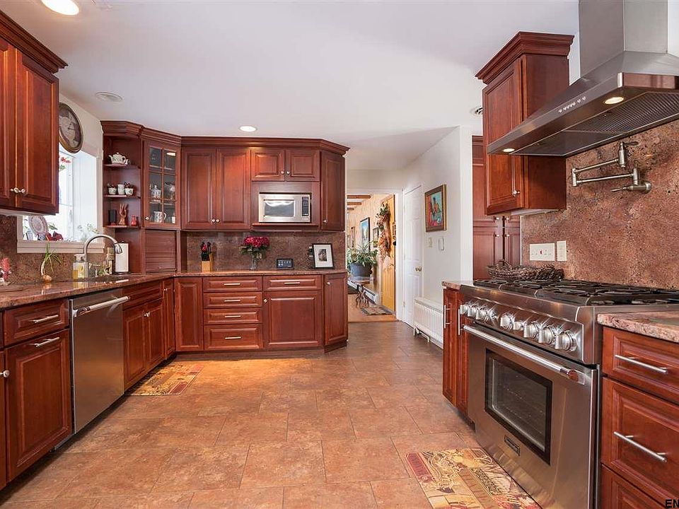 1st image of 16 Woodhill Ln