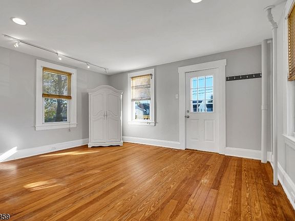 2nd image of 524 W Frech Ave