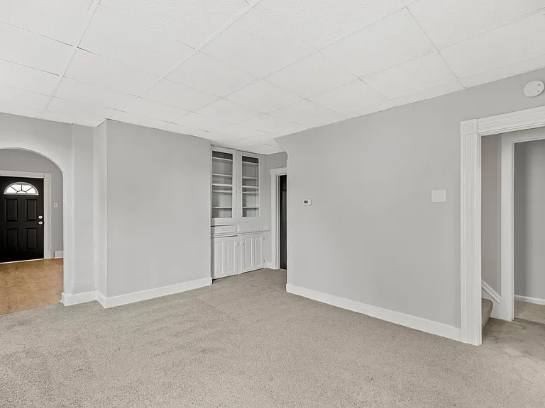 105 Broadway St — Photo 23