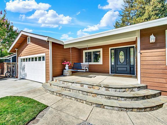 3rd image of 1115 Larkin Way