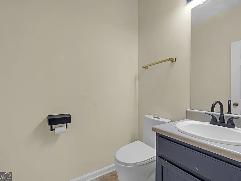 5475 Hampton Ct S — Photo 13