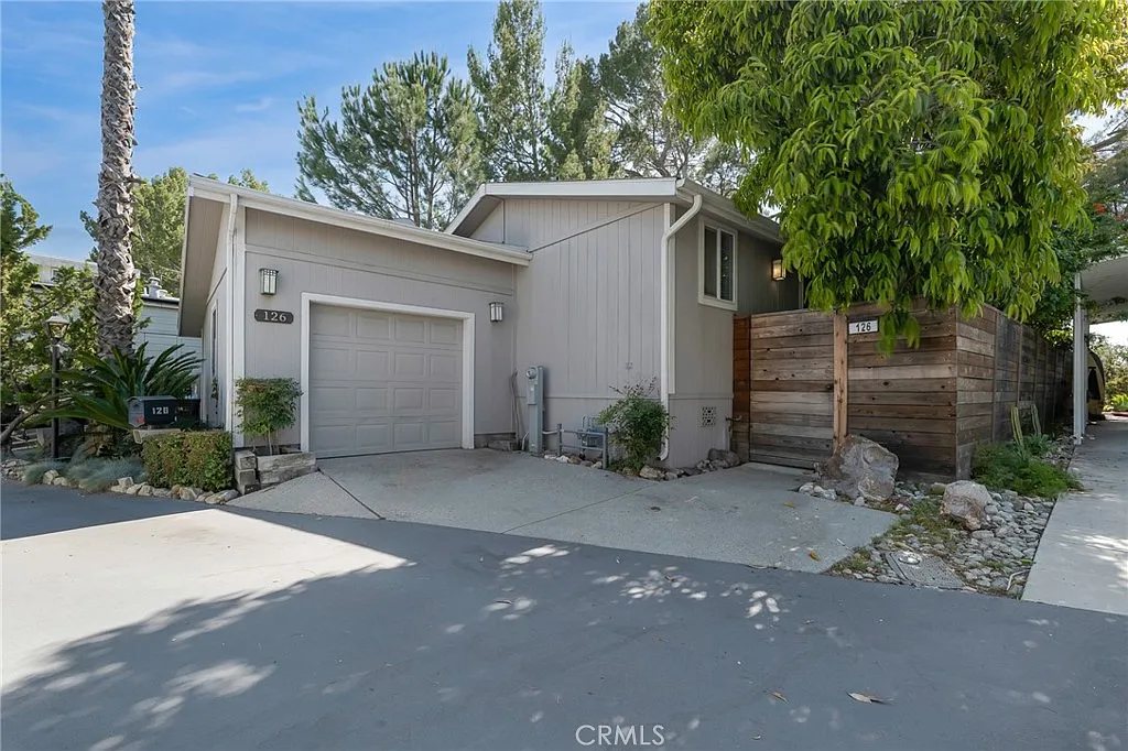 3 bed, 1632 sqft, $4,950 — Photo 2
