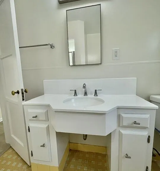 1600 N Martel Ave #B — Photo 29