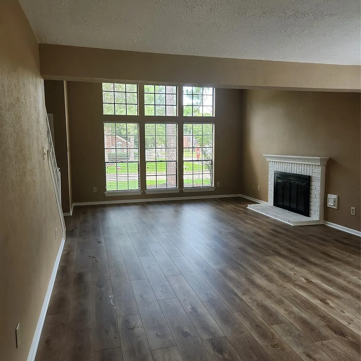 3 bed, 2.5 bath, 1743 sqft, $2,300 — Photo 4