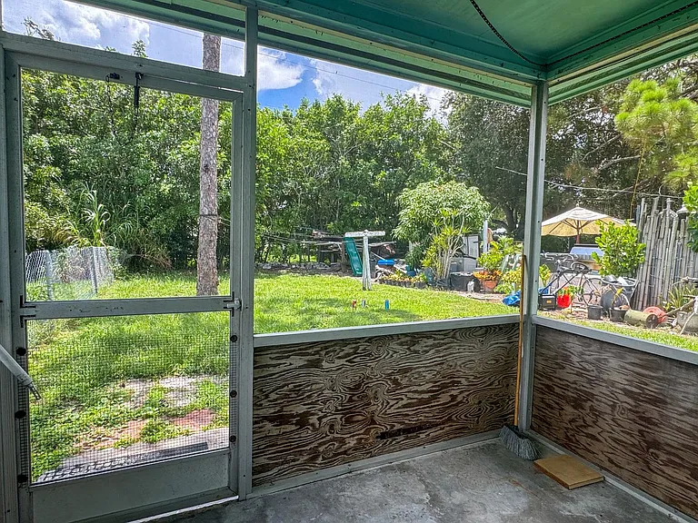 914 San Remo Ave — Photo 15
