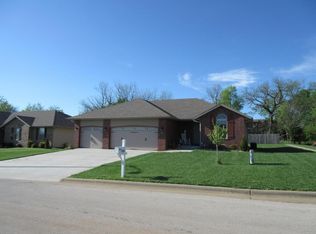 1925 W McClernon St, Springfield, MO 65803
