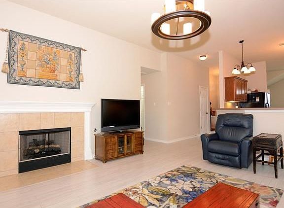4th image of 104 Maverick Dr