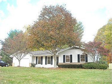 3rd image of 2841 Dartmoor Dr NE